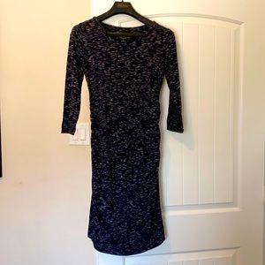3/4 length sleeve, knee length, super comfy maternity dress.